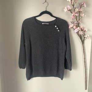 IN CASHMERE / GREY LONG SLEEVE BUTTON SWEATER